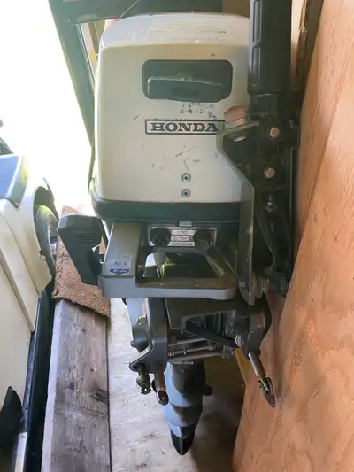 Honda 15hp 4stroke outboard motor. Very low hours BF 15A. 1500.00 or best offer. Message for a video...