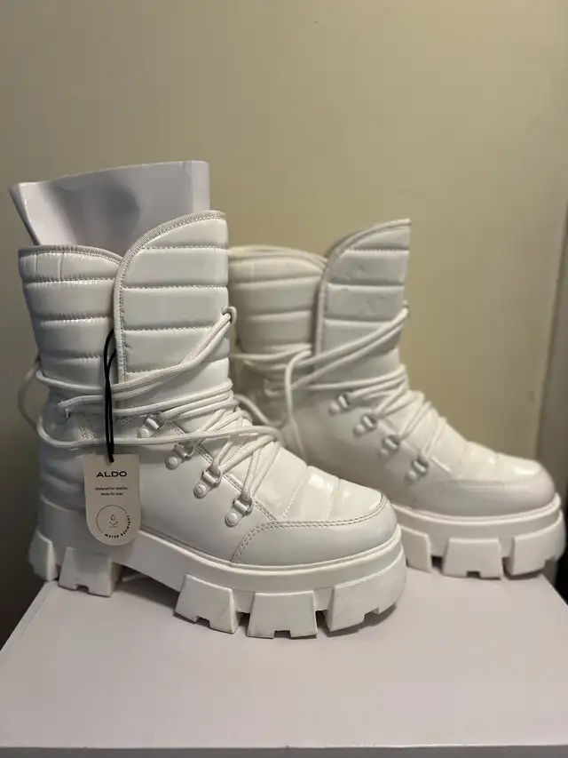 Brand New-Alta White Platform Boots - Size 8.5 in Other in City of Toronto - Image 3