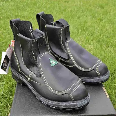 Men's Size 9 Safety/Work boots CSA Grade 1 Protective Toecap & Plate CSA Electrical Shock Resistence...