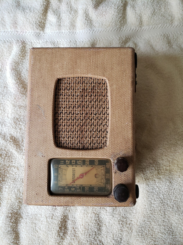 Antique Radio in Arts & Collectibles in Saskatoon