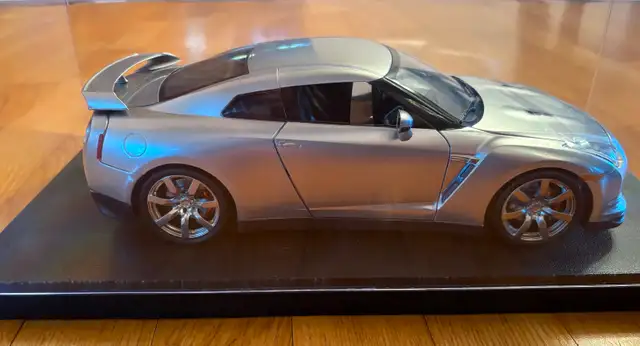 Nissan GTR, 1/18th scale in Arts & Collectibles in Regina - Image 4