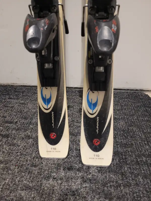 Rossignol Racing Skis 110 cm with Tyrolia adjustable bindings in Ski in Calgary - Image 7