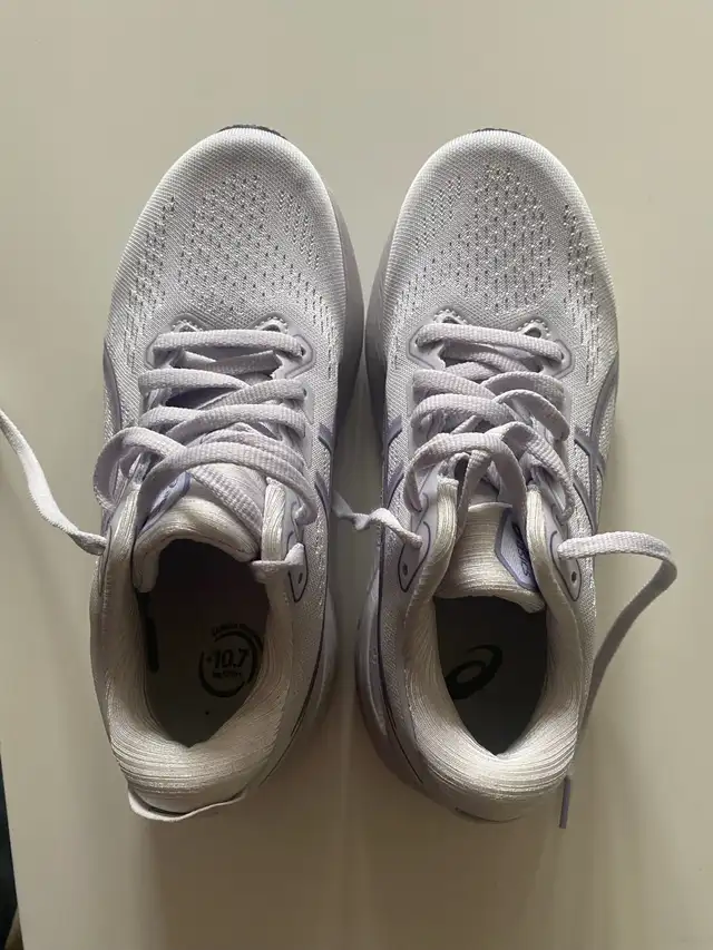 Asics Gel-Kayano 30 Women’s Size 5 1/2 in Women's - Shoes in Ottawa - Image 4