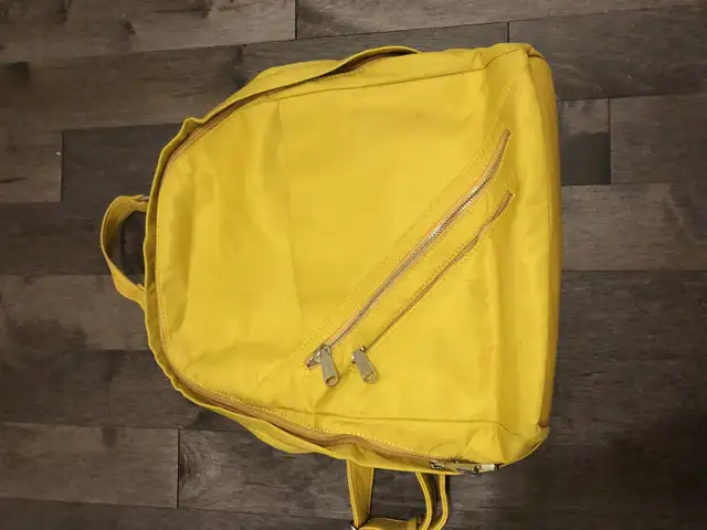 colab backpack bag in Bags & Luggage in City of Montréal - Image 2