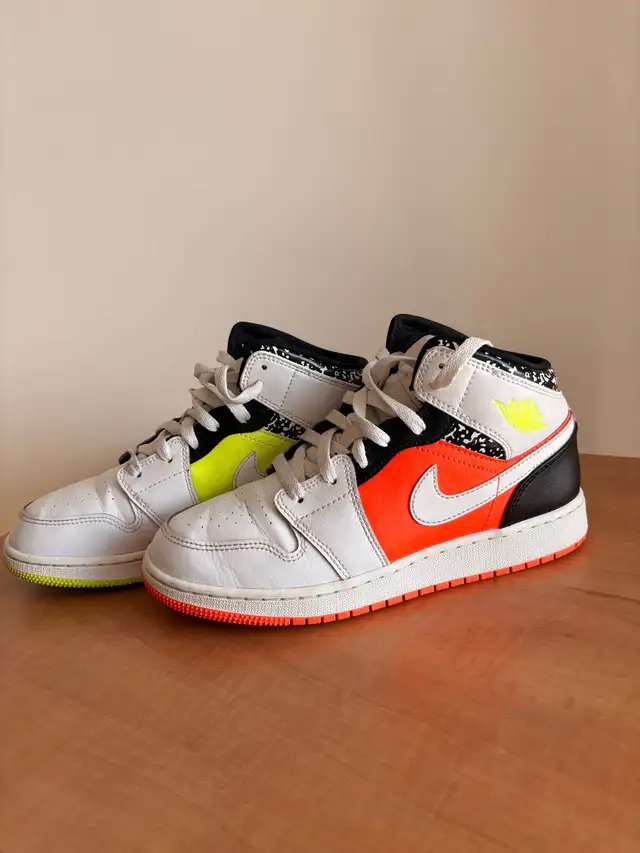 Jordan 1 Composition Notebook in Women's - Shoes in Longueuil / South Shore - Image 3