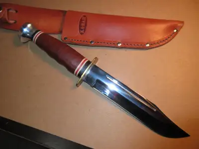 KA-BAR Marine Hunter Knife, Leather Handle pre-owned KA-BAR Marine Hunter is a classically designed...