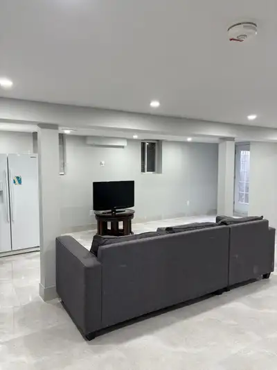 2  Bedroom Walk-Out -- ALL UTILITIES INC. MISSISSAUGA, ON