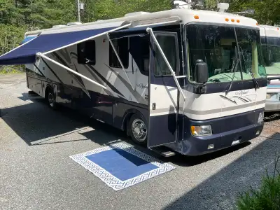 38’ diesel pusher. Sleeps 6. Washer/dryer, dishwasher, Samsung Smart TV, Kenwood stereo, 7.5kw Onan...