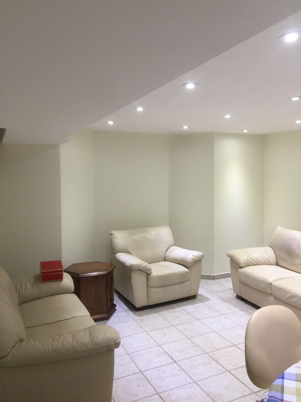 Room for Rent to female student or working women in Scarborough Room