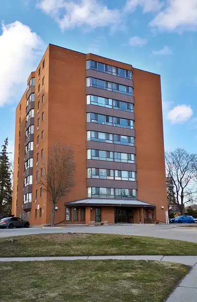 Uptown Waterloo - Room available within 2 bedroom apartment