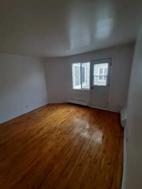 Lasalle Grand 2 ½ disponible pour mars ou avril