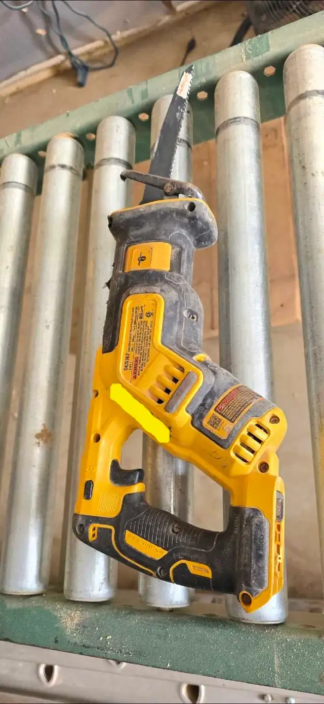 20V DeWalt XR MAX Cordless  Reciprocating Saw in Other in Kitchener / Waterloo - Image 5