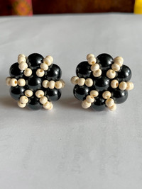 Vintage MCM Clip on Earrings f. Black and Cream Beads