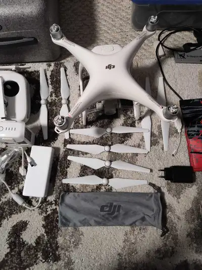 DJI Phantom 4 Pro+ PLUS V2.0/Version 2.0 Quadcopter Ultimate Flyer Bundle No trades. Cash only or e-...