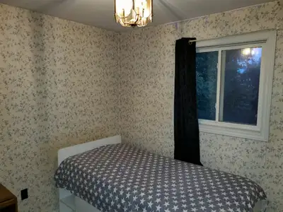 One fursnished room available for rent in 3 bedroom $700 near Value Village within walking distance...