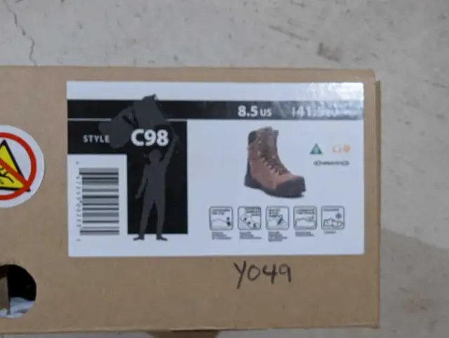 Vismo safety boots in Men's Shoes in Cambridge - Image 4