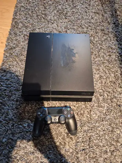 Ps4 très bon état vient avec nouvelle manette