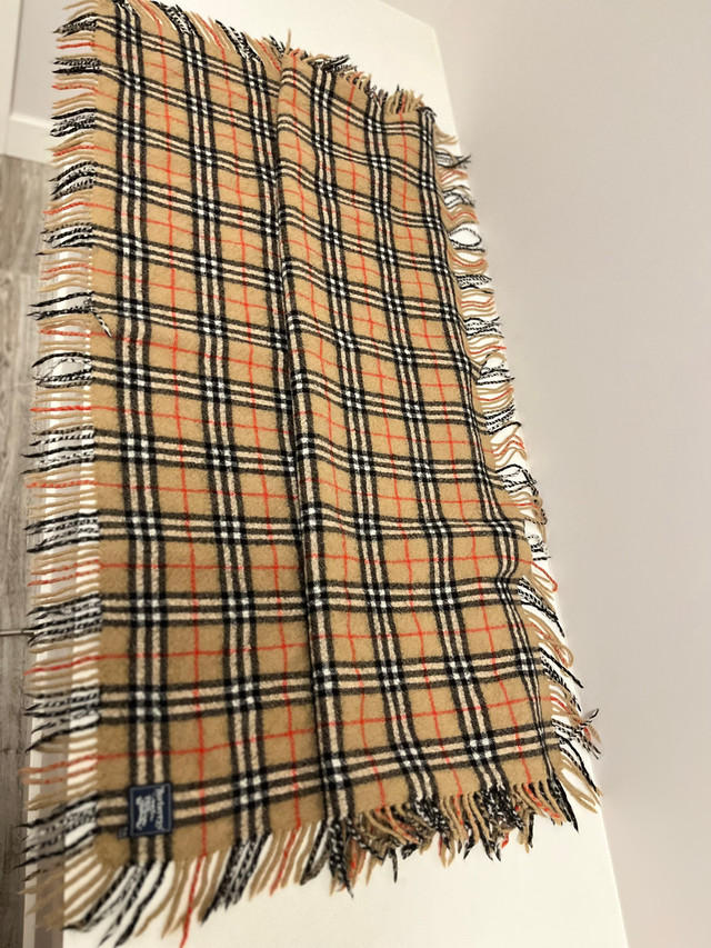 Burberry top scarf kijiji