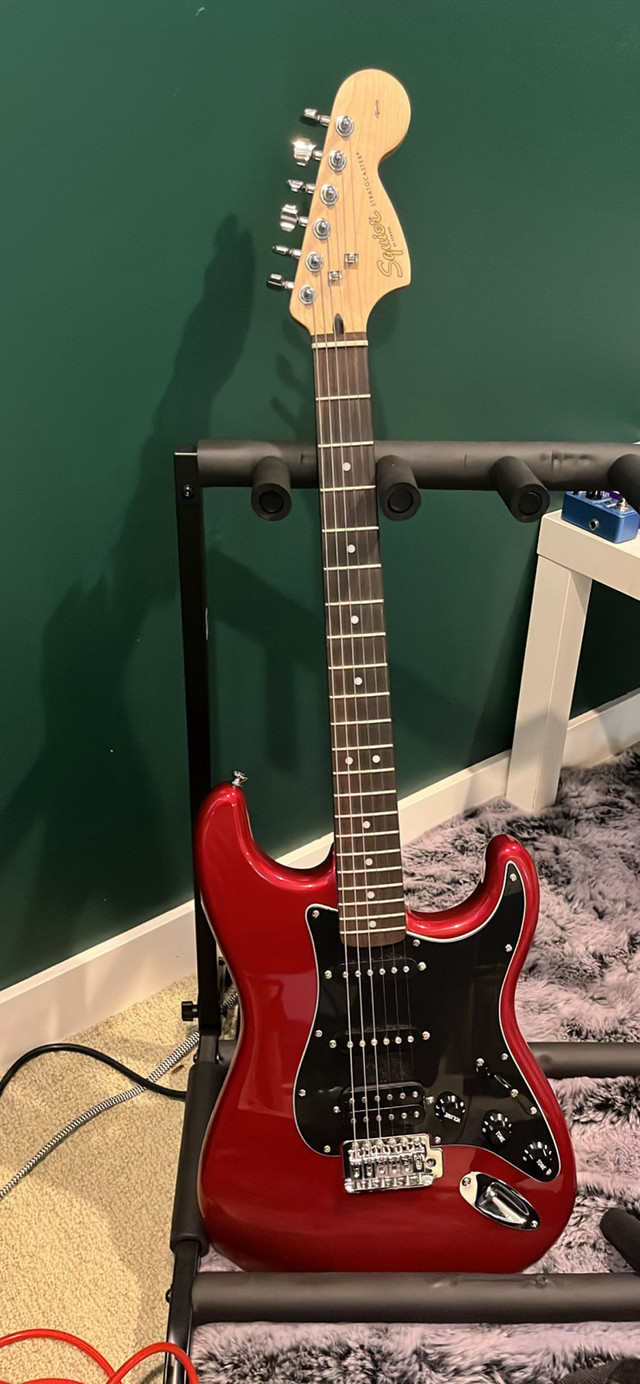 Squire affinity series HSS stratocaster 2018 with case and trem in Guitars in Edmonton