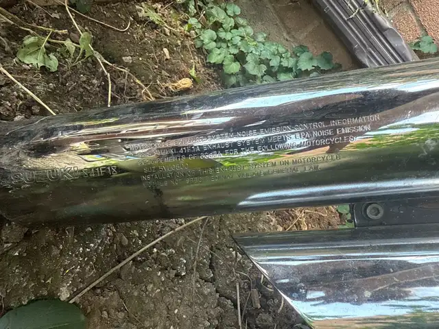 Suzuki muffler in Motorcycle Parts & Accessories in Oakville / Halton Region - Image 3