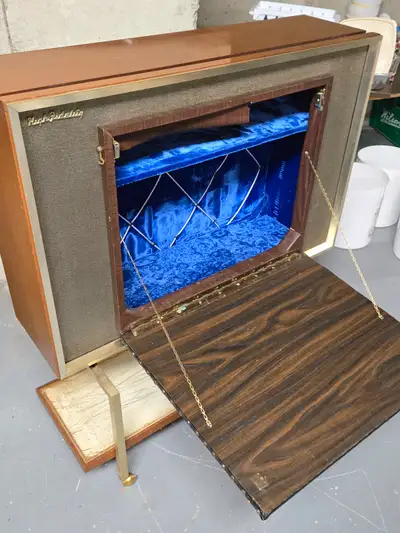 *** VINTAGE SYLVANIA TV CONSOLE / BAR SERVING CABINET - Cool, View more