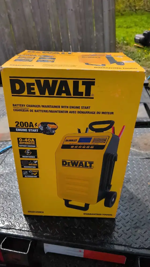 DeWalt battery charger/maintainer with engine start 200A in Power Tools in Oshawa / Durham Region - Image 2