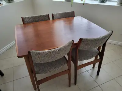 Mid-Century Modern Teak extension table with 4 chairs. Table top is approx 48" x 32" (122cm x 82cm)....