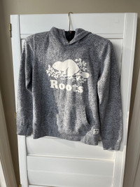 NWOT ROOTS kids cotton/polyester blend hoody XL