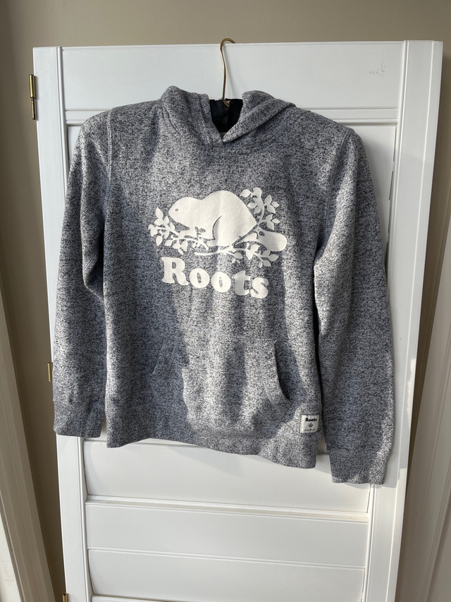 NWOT ROOTS kids cotton/polyester blend hoody XL in Kids & Youth in Napanee