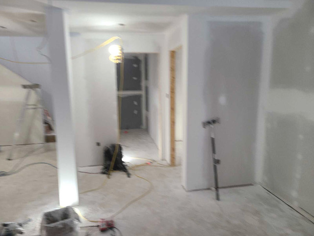 Drywall taper looking for work available immediately  in Construction & Trades in Edmonton