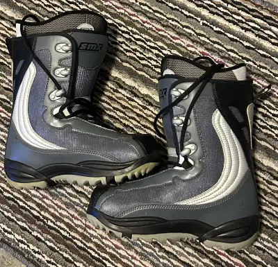 Like new. Kids snowboard boots. Lace up. Velcro closure on liner. Great shape. Hardly used. Would li...