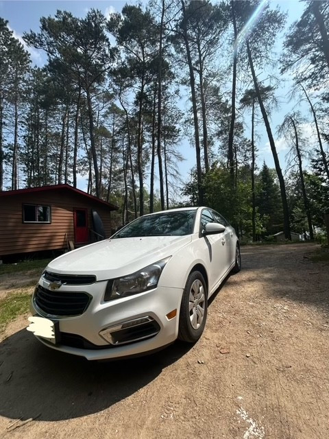 2015 Chevy Cruze - White in Cars & Trucks in Oakville / Halton Region