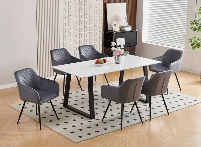 Dining Table in Dining Tables & Sets in Hamilton - Image 2