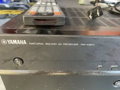 Yamaha RX-V371 A/V Natural Sound Receiver HDMI 5.1 Channel In great working condition Price is negot...