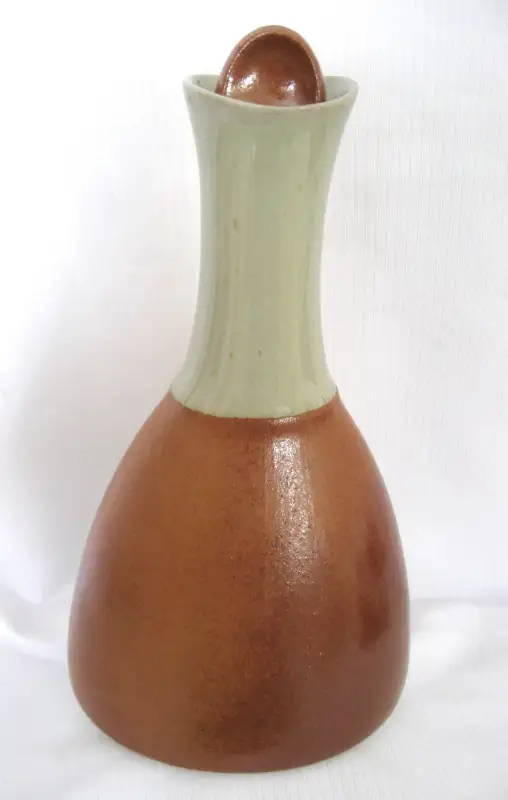 CARAFE MID CENTURY VINTAGE DECANTER ..POTTERIE SIAL/CANADA in Arts & Collectibles in West Island - Image 4