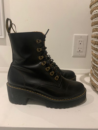 Dr Martens Leona Boots - size 8