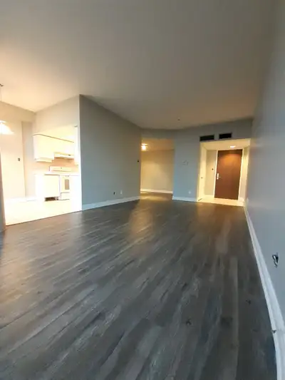 Welcome to the Park Mansion in central Mississauga. This stunning 864 s.f., 1-bedroom + den suite is...