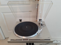 Classic Pioneer Auto-Return Quartz Direct-Drive Turntable