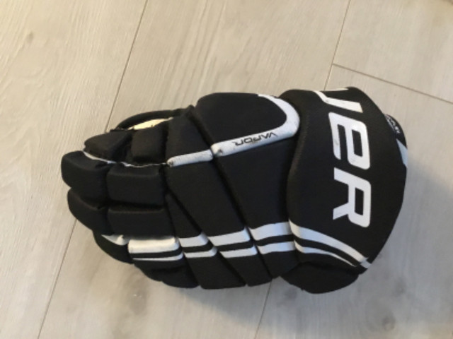 Bauer hockey helmet and hockey gloves for sale, $50, 7802032682 in Hockey in Edmonton - Image 4