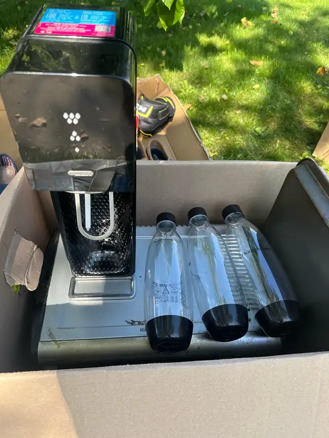 soda stream machine +gas in Processors, Blenders & Juicers in Mississauga / Peel Region - Image 2