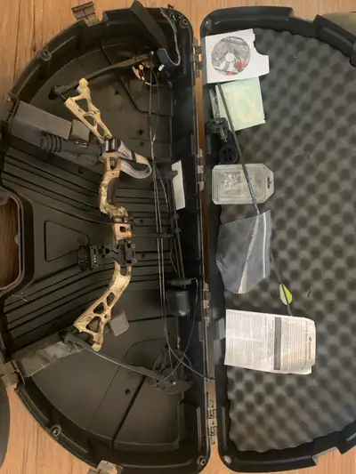 YOUTH COMPOUND BOW AND CASE, View more