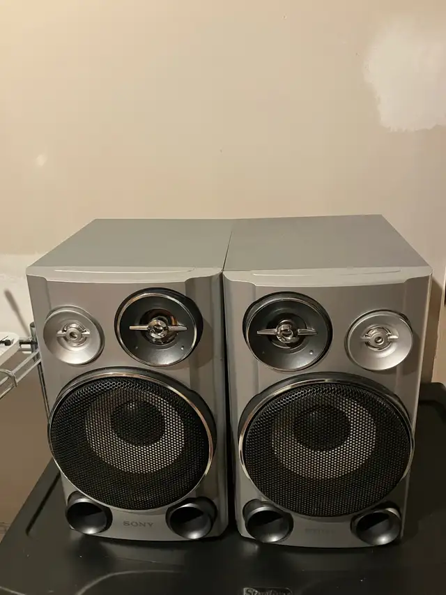 Bookshelf speakers in Speakers in Markham / York Region - Image 2