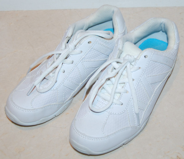 White Faux Leather Running Shoes Youth Size 3 in Kids & Youth in Markham / York Region