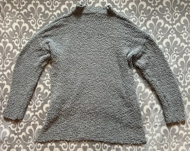 Women’s Light Grey Soft Sweater  in Women's - Tops & Outerwear in Oshawa / Durham Region - Image 4
