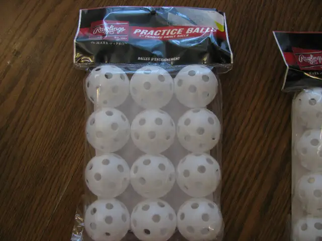 RAWLINGS TRAINING BALLS in Golf in Norfolk County - Image 3