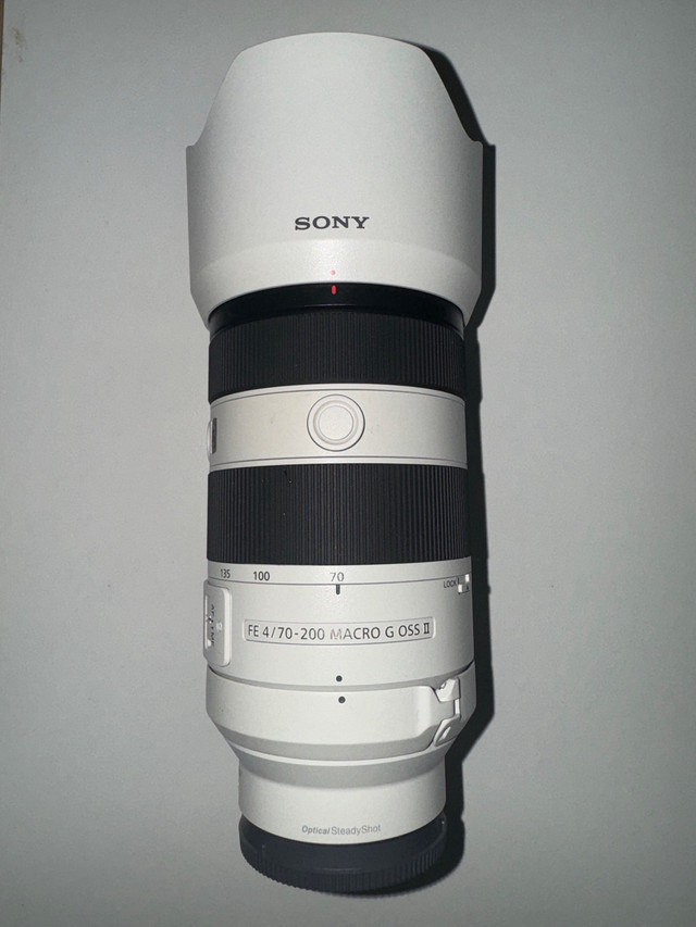 Sony 70-200 F4 Macro G OSS  Lens  in Cameras & Camcorders in Mississauga / Peel Region