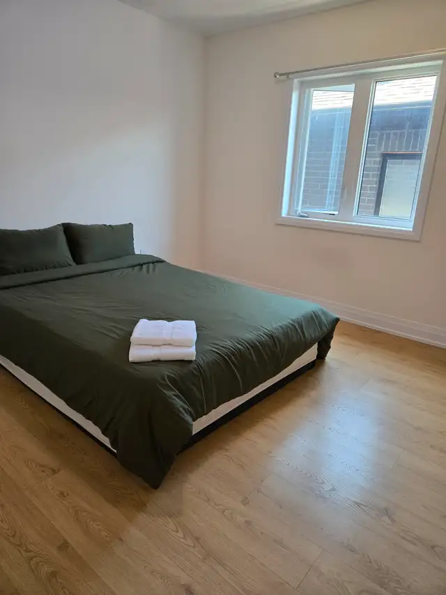 1 bedroom 1 washroom in 4 bedroom new home midhurst springwater in Room Rentals & Roommates in Barrie - Image 8