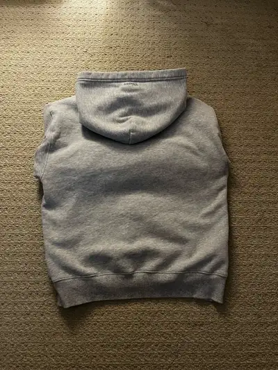 Worn once - Great condition - no stain - no rips Size is XS Available to meet up