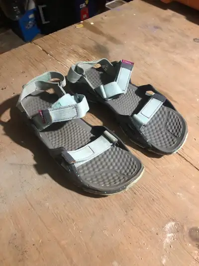 Merrell Sandles size 7 w, View more