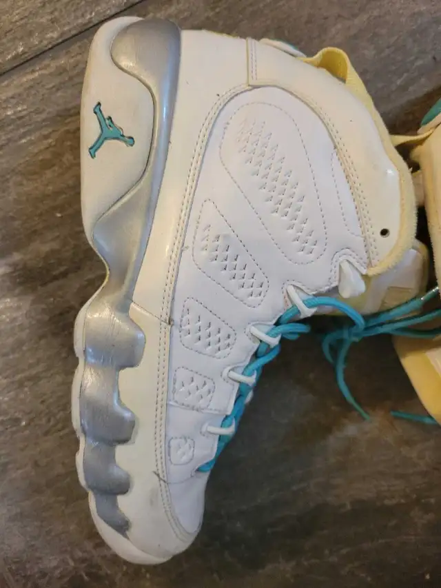 Nike Air Jordan 9 Retro - 5.5Y in Kids & Youth in Laval / North Shore - Image 5